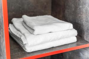 Compact Studio Single, Kitchen, WiFi, Parking in Dudley