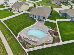 Spacious Country Farmhouse Retreat, Sleeps 16, Pool, Movie Room