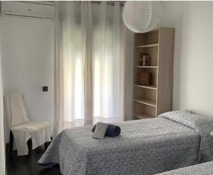 Casa adosada con piscina a 5 minutos de la playa .