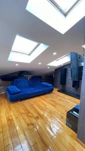 Сучасна світла квартира-студія з кондиціонером