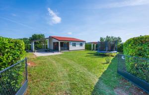 2 Bedroom Awesome Home In Fazana