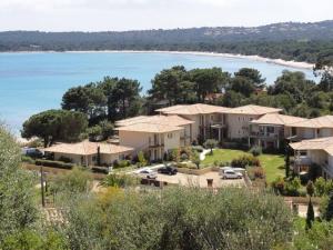 La corse les pieds dans leau