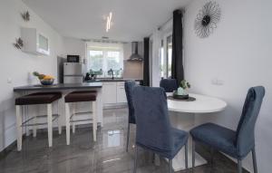 2 Bedroom Awesome Home In Fazana 