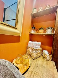 B&B / Chambres d'hotes MAISON la BOHEME Une parenthese enchantee au coeur du charme, petit-dejeuner de reve : photos des chambres