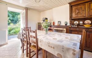 Maisons de vacances Stunning Home In Plazac With Wifi : photos des chambres