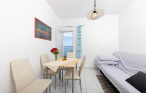 Stunning Apartment In Omis