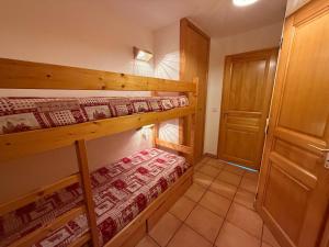 Appartements Les Saisies: Studio cabine 5 pers avec balcon, TV et casier a skis - FR-1-293-130 : photos des chambres