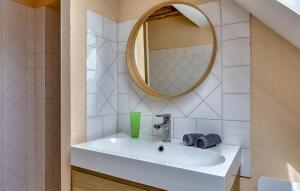Maisons de vacances Stunning Home In Fontaine-Henry : photos des chambres