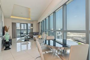 2BR Luxurious Damac Paramount Burj Khalifa view Pool, Gym, Bar & Sauna