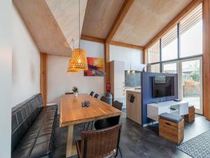 Villa near Sint Maartenszee Beach with Jacuzzi