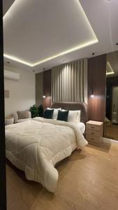 Quiet studio with comfortable hotel bed