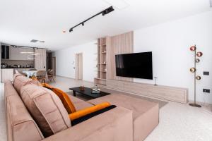 Penthouse Deosebit Frontal la Mare, pe Faleza din Eforie Nord - Situat la etajul 4 în locația Amaris Aparthotel