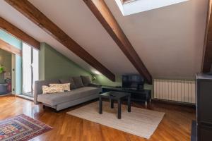 STAGABIN La Mansarda Panoramica Un Rifugio di Eleganza e Tranquillità