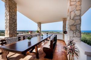 Villa vista mare, piscina e parco giochi