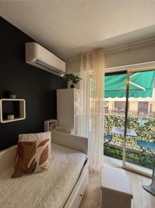 Charming studio for two with balcony in Antibes