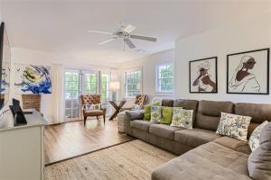 Palm Beach Oasis - Indulge in Garden Tranquility with Alfresco Dining