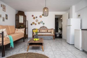 Livadaki Elegant Seaside Apartment