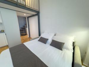 New one bedroom apartment in Isola area