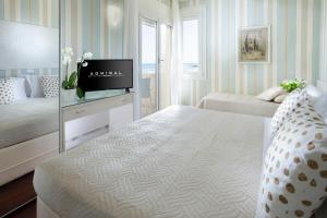 Camera Tripla Superior con Vista Mare