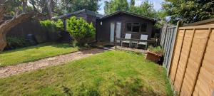 4 Guests - Pet Friendly - 13 min to the Beach