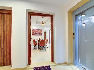 Modern Beachfront Apartment with Sea View