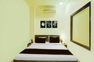 Collection O JLN Marg