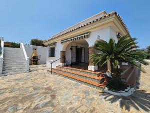 Villa Hermana del Sol by Lica