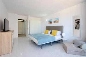 Stylish studio Olympia with ocean view