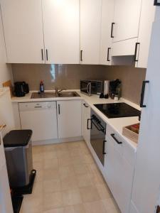 maremar - Luxus Boxspringbett - Küche - Arbeitsplatz - WLAN