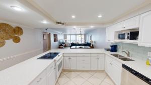 Shoreline Towers 1074