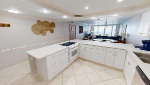 Shoreline Towers 1074