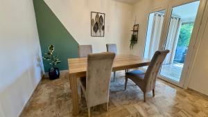 Villa pour 6 voyageurs, piscine, jardin, terrain de boule et parking privé