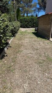 Villa pour 6 voyageurs, piscine, jardin, terrain de boule et parking privé