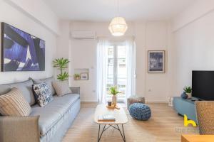 Bright, Central Hideaway Near Acropolis & Metro!