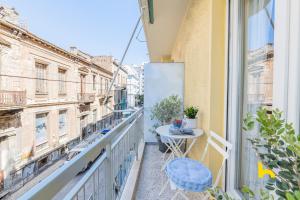 Bright, Central Hideaway Near Acropolis & Metro!