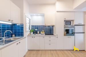 Bright, Central Hideaway Near Acropolis & Metro!