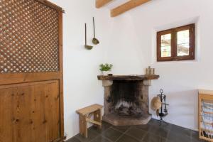 Es Coco Mountain Cottage in Sóller by PriorityVillas