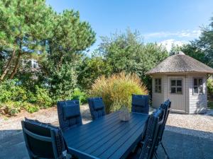 Villa in Julianadorp near the Beach