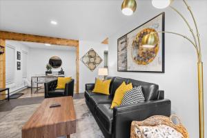 Relaxed 1BR Mountain Escape w Fireplace & Parking