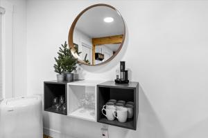 Relaxed 1BR Mountain Escape w Fireplace & Parking