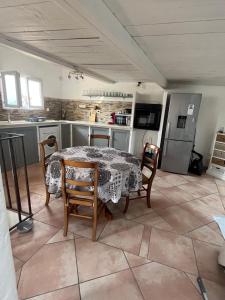 Appartements Appartement 5 personnes village provencal du haut var claviers : photos des chambres