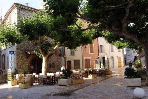 Appartements Appartement 5 personnes village provencal du haut var claviers : photos des chambres