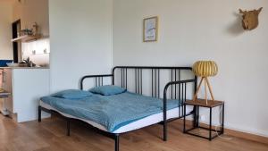 Appartements Sudio tout equipe avec balcon : Appartement avec Vue et Balcon