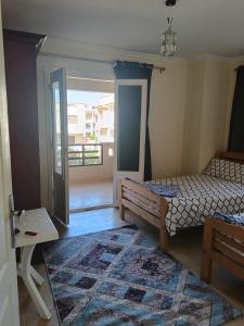 ديمورا الساحل الشمالي شاليه غرفتين مكيف يتسع 6افراد و3اطفال راقي وحديث