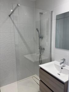 Appartements Appt Studio avec Balcon Parking prive, Piscine, proche Golf St Donat : photos des chambres