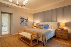 Lakefront Luxe 5BR 2Bath Home with Pool & Hot Tub