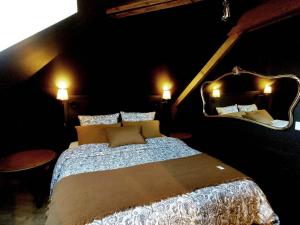 LES CLES DES REMPARTS - Appartement privé à thème tout équipé - Atypique - Centre Saint-Lô - Gare - Haras - Parking public gratuit - Entrée autonome - Wifi - Netflix - TV XXL - Lit 160x200