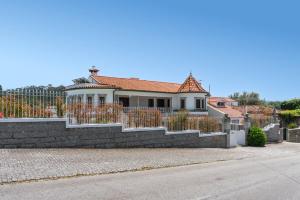 Calejo House – Pool & Sports & Grill Retreat