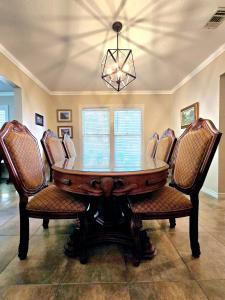 Craftsman by Downtown Uvalde