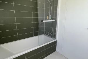 Maisons de vacances Spacious house near the beach Saint-Lunaire : photos des chambres